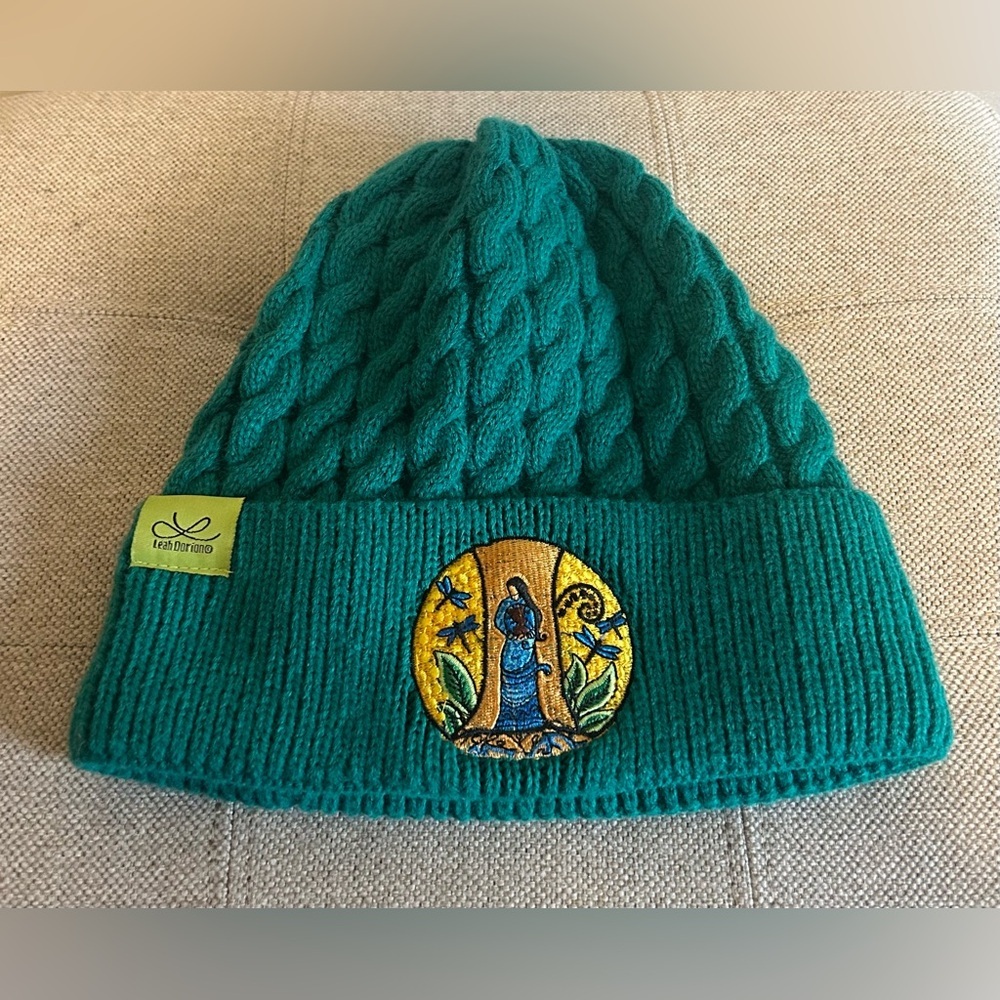 Oscardo Leah Dorion Strong Earth Woman Embroidered Knitted Hat Beanie Never Worn